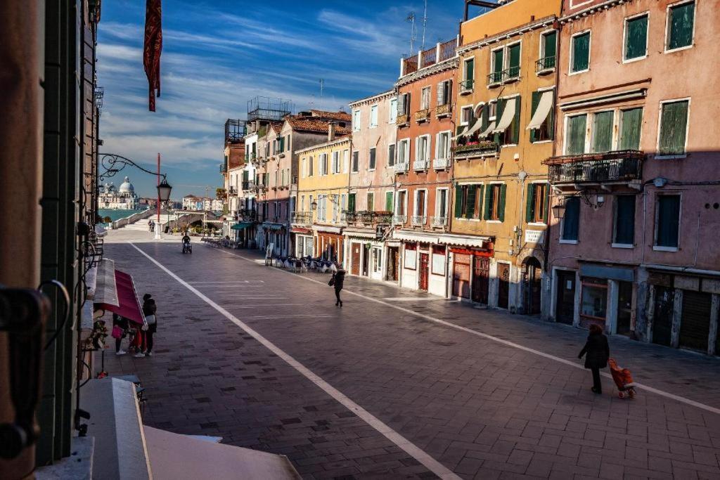 Appartamenti Superior In Via Garibaldi By Bricola Apartments Venedig Exterior foto